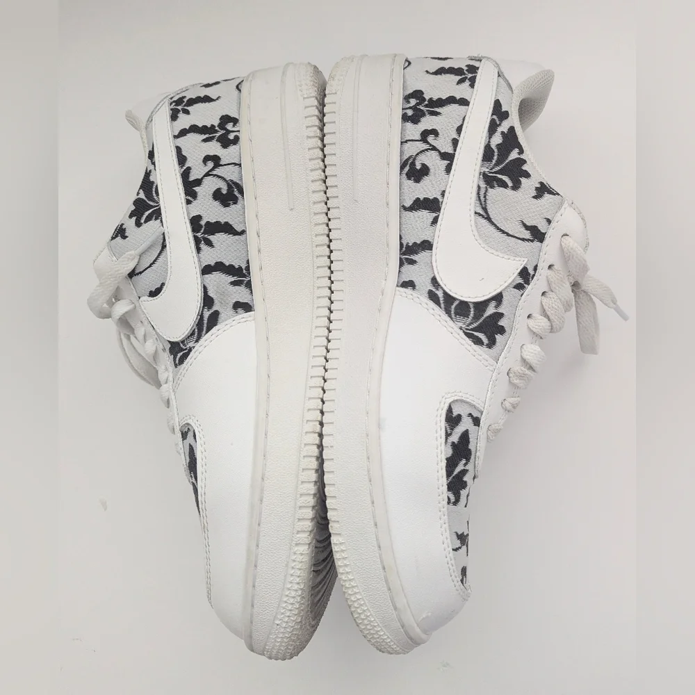 Nike Airs Black & White Embroidered Design - Women's Mixed Size 9.5 & 10 - Picture 4 of 15